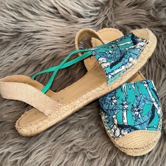 EUC Talbots Ivy Canvas Espadrille Flats in Jungle Botanical Size 6.5 - Picture 2 of 9